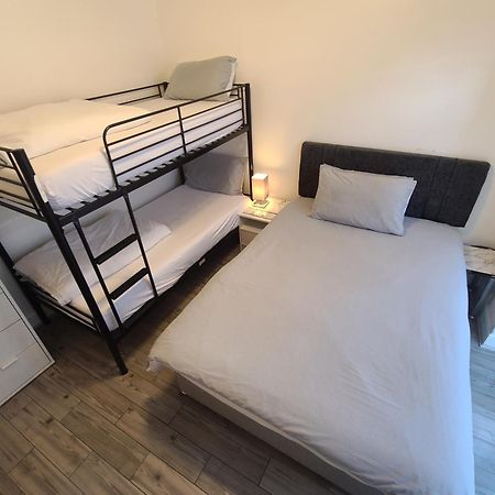Gatwick Rooms-Travel Service-Airport Parking Ifield 외부 사진
