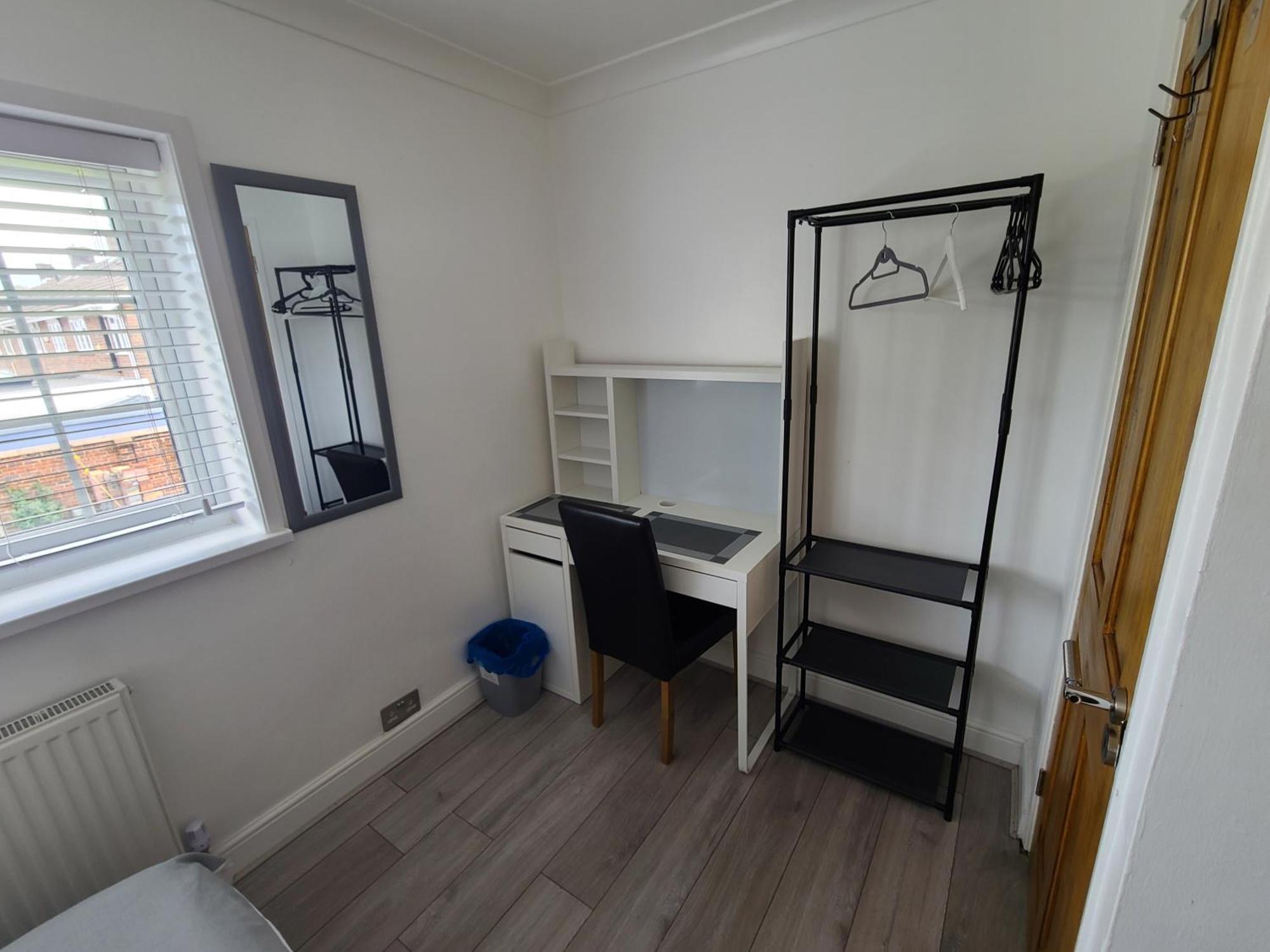 Gatwick Rooms-Travel Service-Airport Parking Ifield 외부 사진