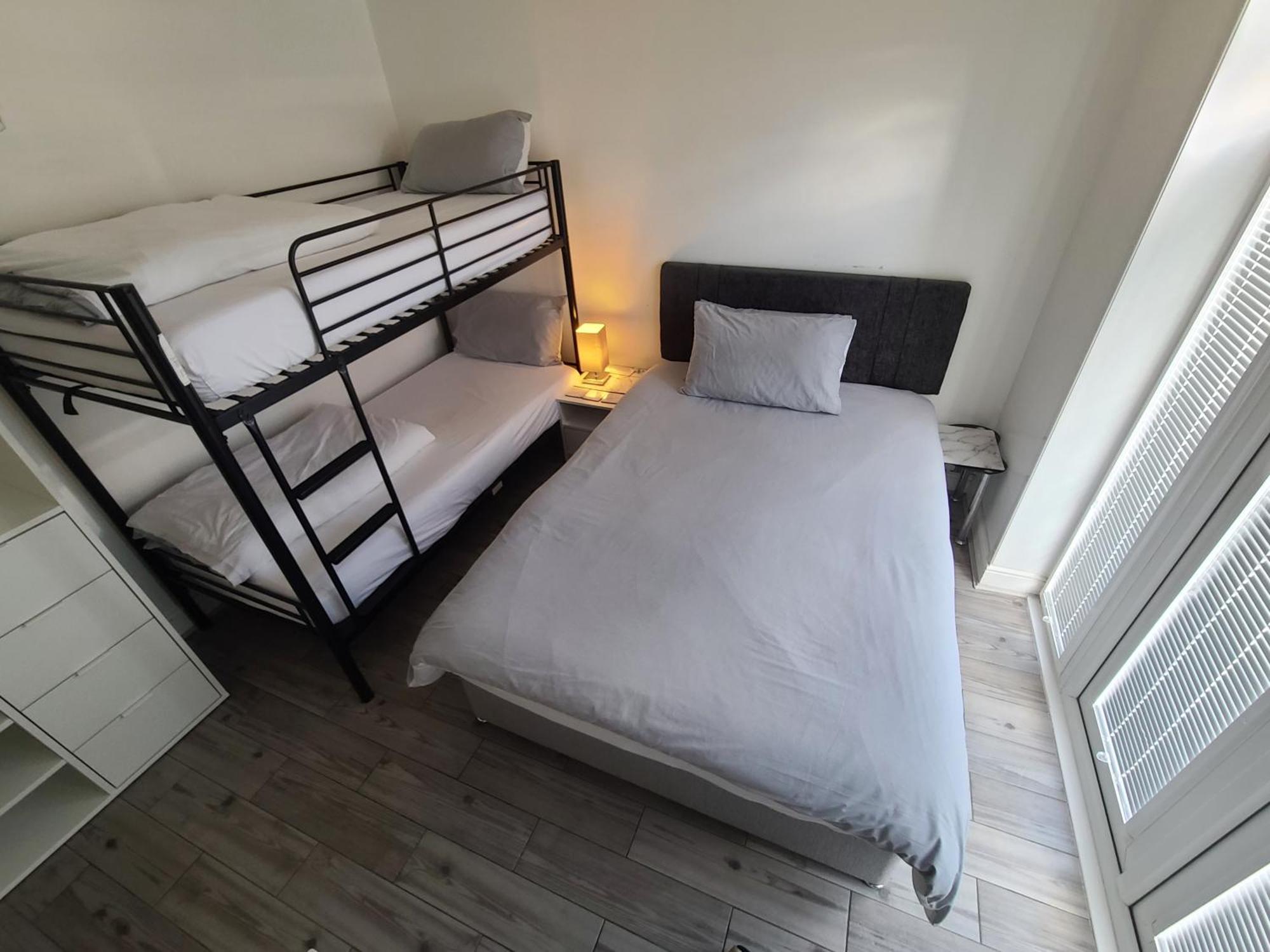 Gatwick Rooms-Travel Service-Airport Parking Ifield 외부 사진