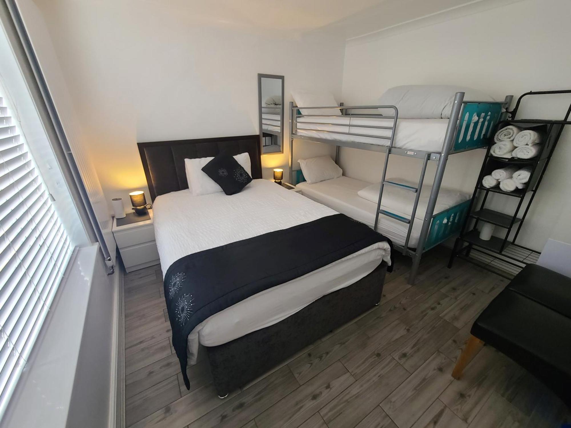 Gatwick Rooms-Travel Service-Airport Parking Ifield 외부 사진