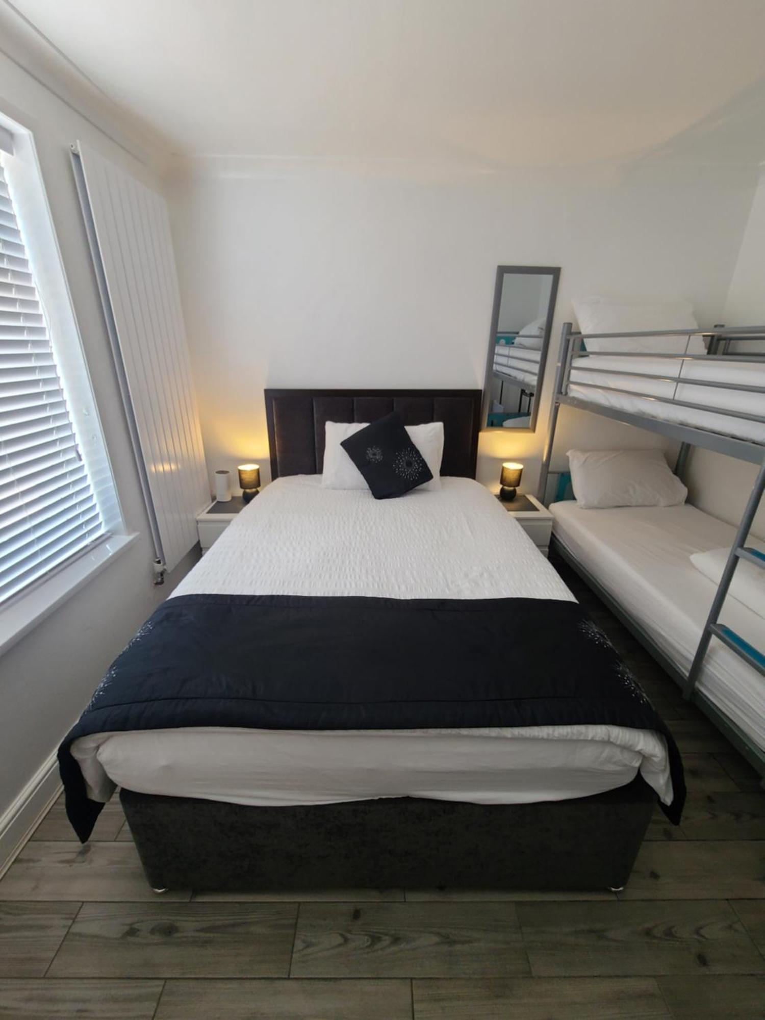 Gatwick Rooms-Travel Service-Airport Parking Ifield 외부 사진