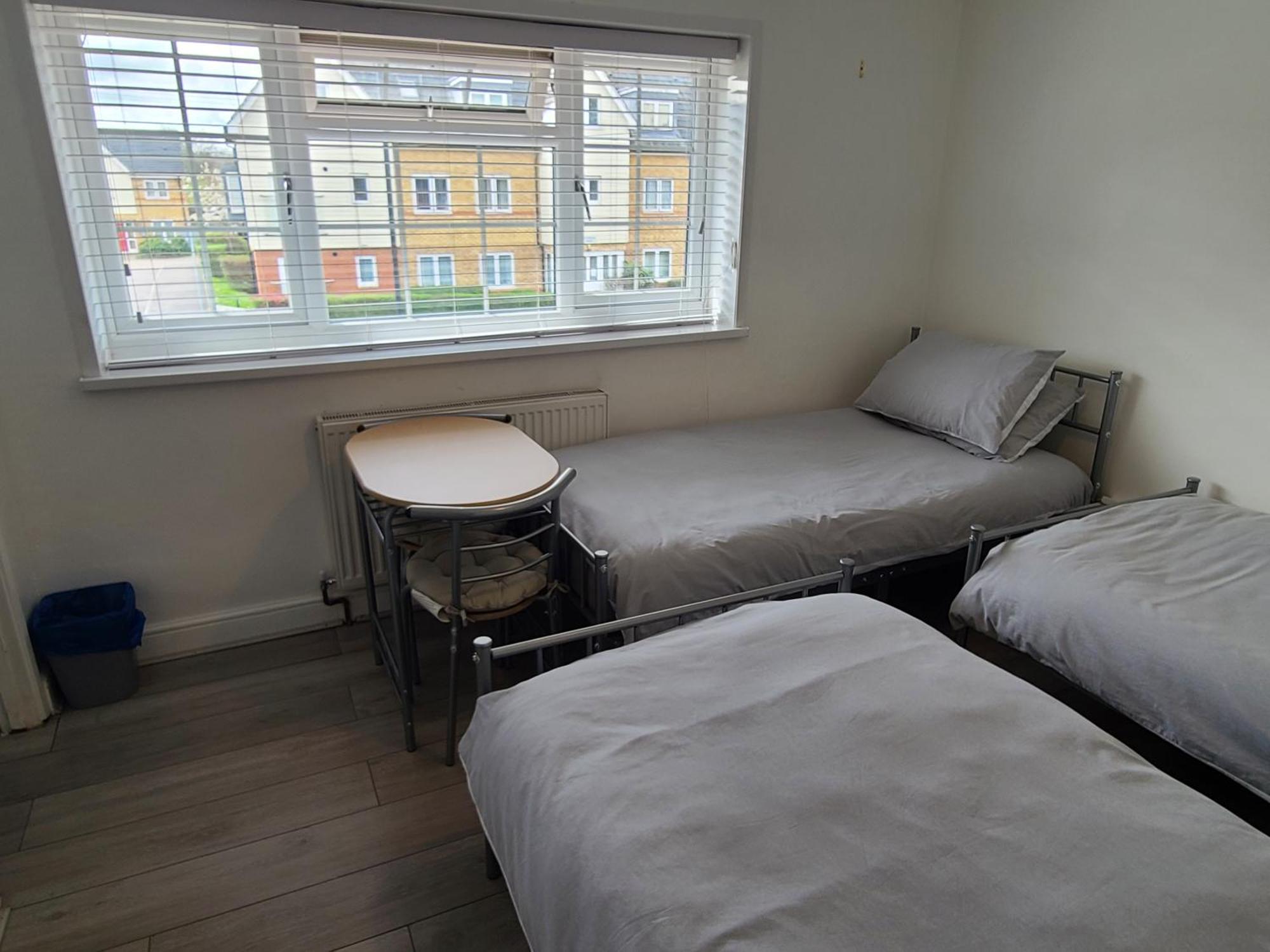 Gatwick Rooms-Travel Service-Airport Parking Ifield 외부 사진