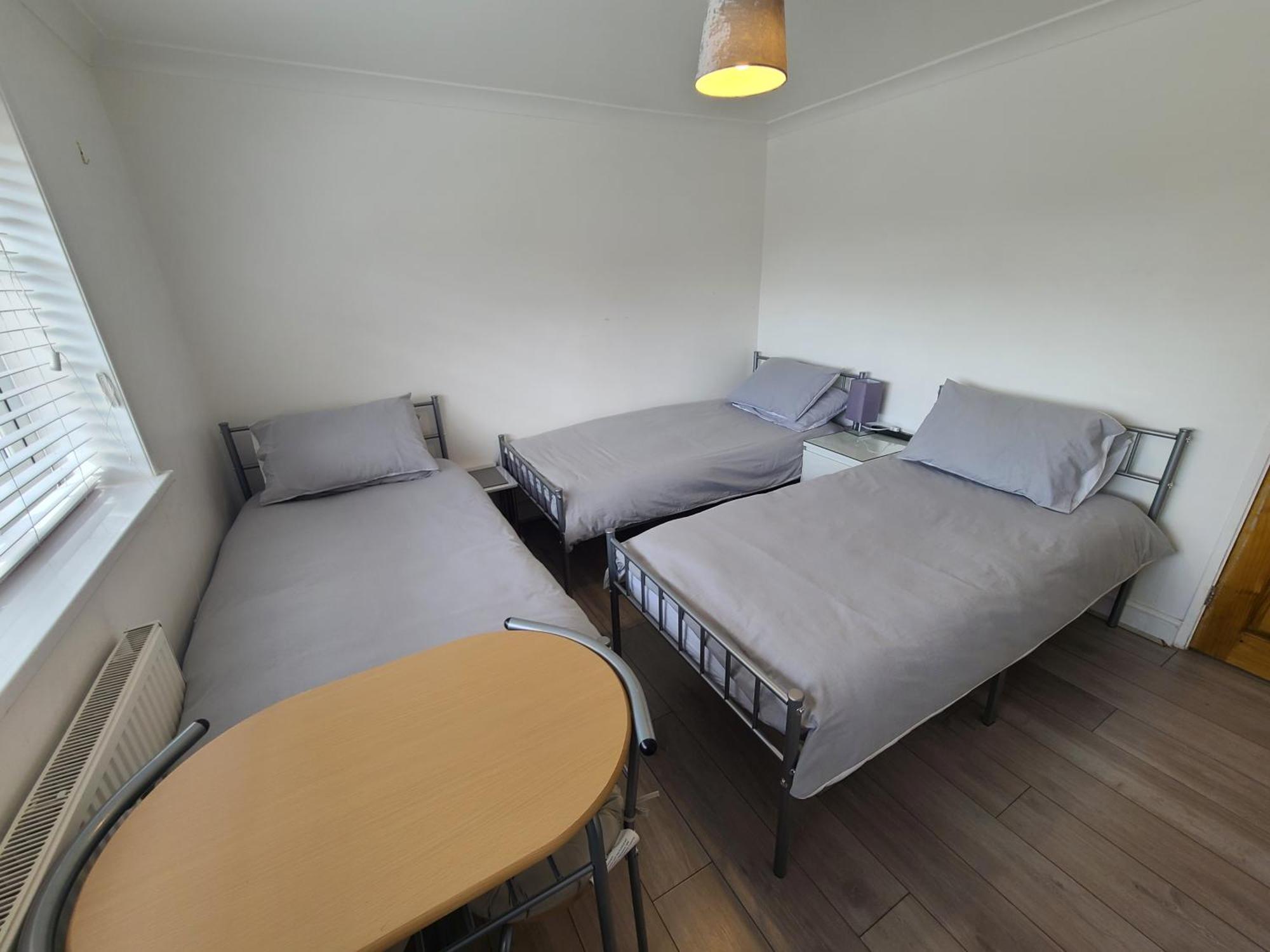 Gatwick Rooms-Travel Service-Airport Parking Ifield 외부 사진
